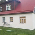 krohvitud fasssaad lähtel